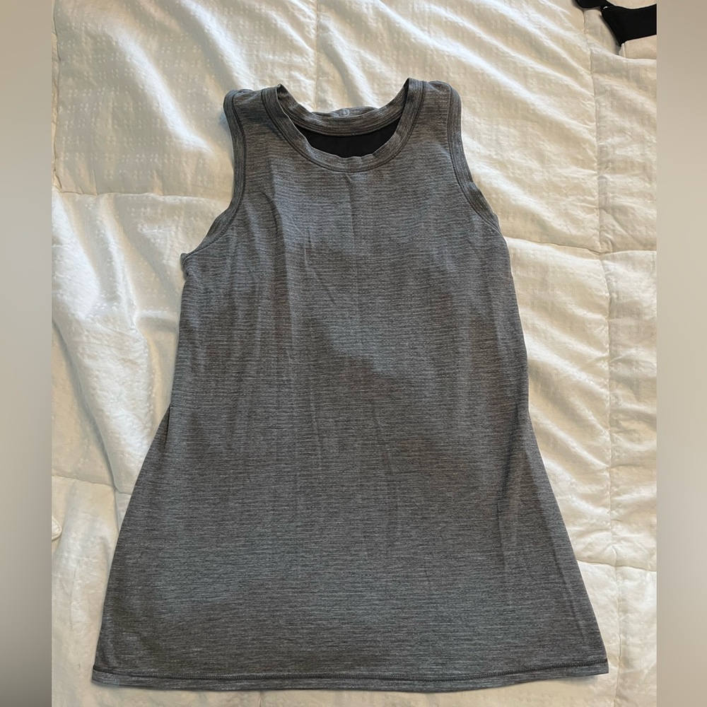 Lululemon workout shirt
